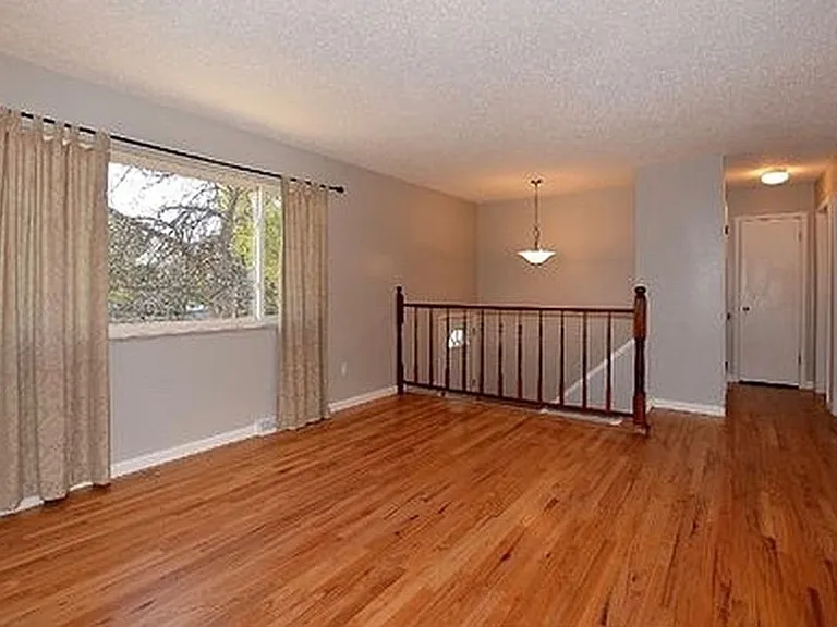 325 N Roosevelt Ave — Photo 3