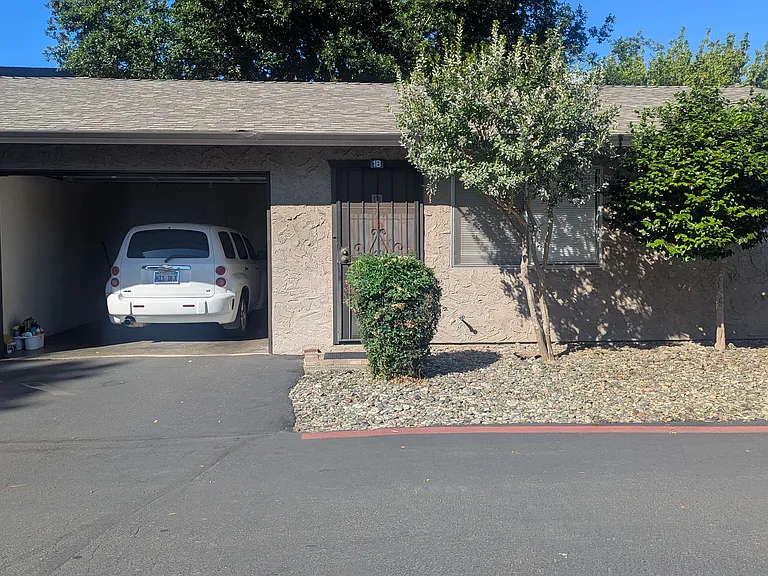 186-1B Unit entrance