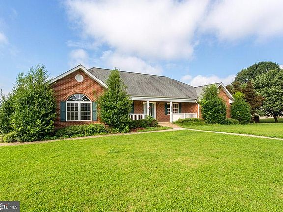 2nd image of 100 Chase Ln