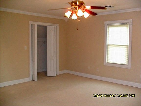 2nd image of 144 Huntington Blvd NE