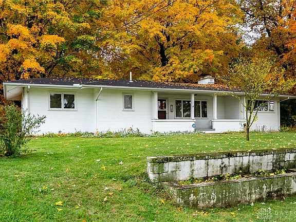 3rd image of 661 Fairview Dr