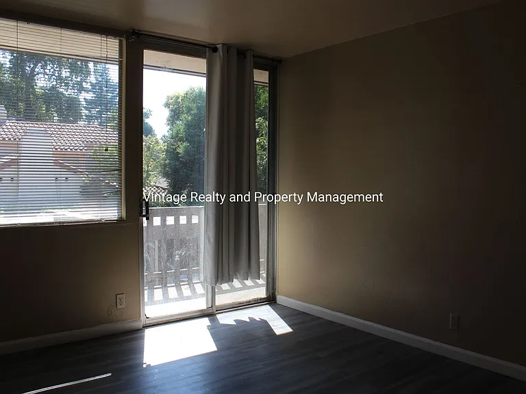 248 W Knoles Way — Photo 31
