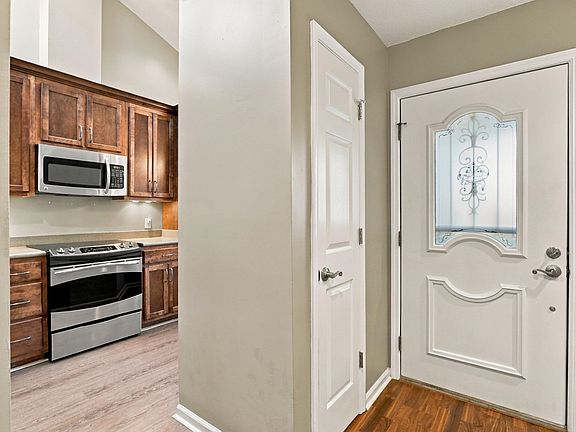 2nd image of 5033 Scheibler Rd APT D5