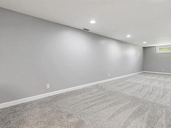 5th image of 189 Floralea Pl