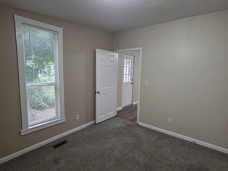 1118 S Water St — Photo 14