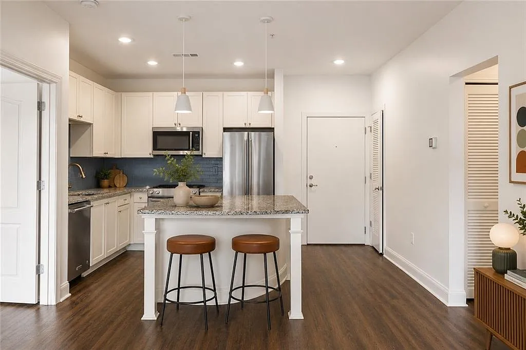 2 bed, 2.0 bath, 1059 sqft, $2,500 — Photo 2