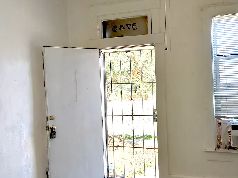 3745 N Marion St — Photo 5