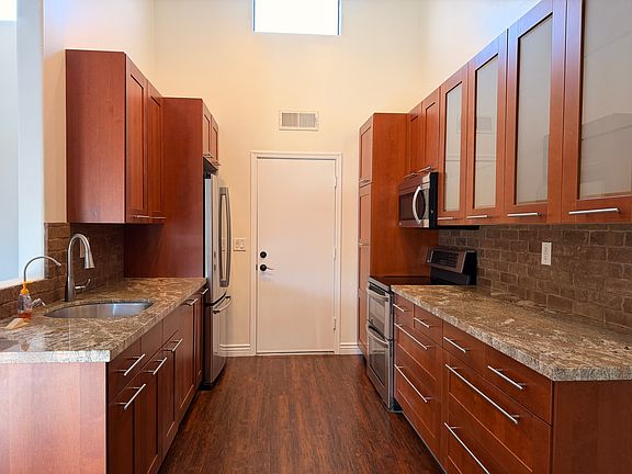 4th image of 4226 N 22nd St Unit 21