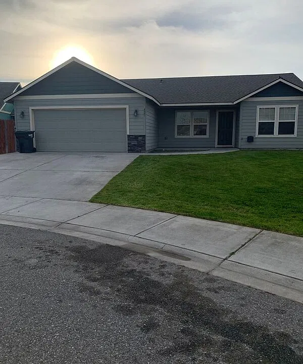 425 Canada Ct