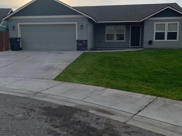 425 Canada Ct, Pasco, WA 99301