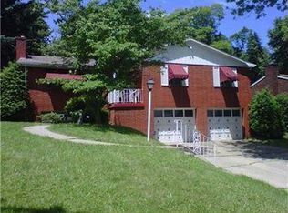 160 Deerfield Dr, Pittsburgh, PA 15235