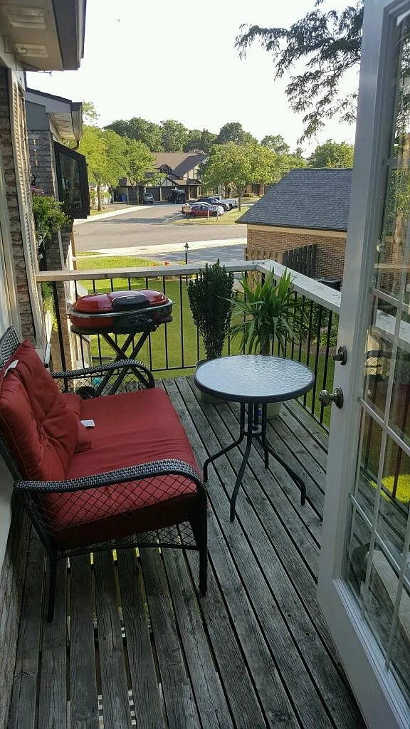 Patio - 168 Grove Ave #D