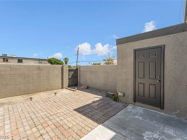 1406 N Jones Blvd — Photo 29