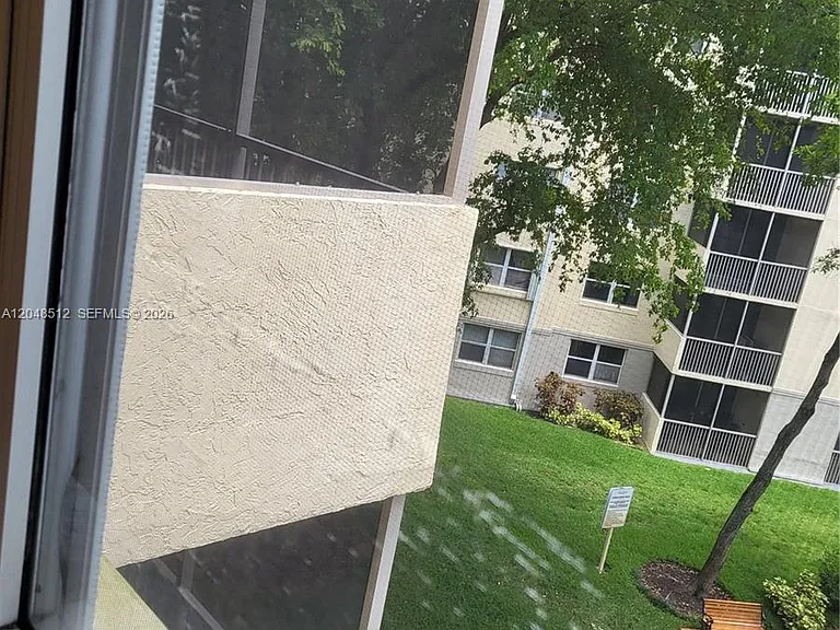8225 Lake Dr #405 — Photo 6