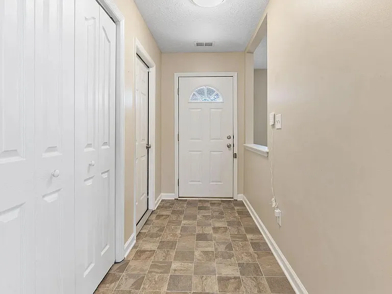 141 Clover Valley Dr — Photo 3