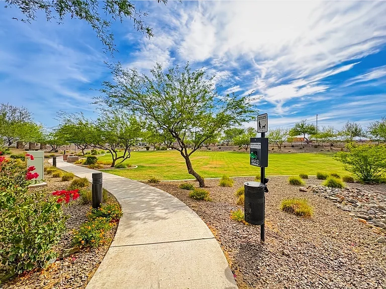 2345 W Gloria Ln — Photo 44