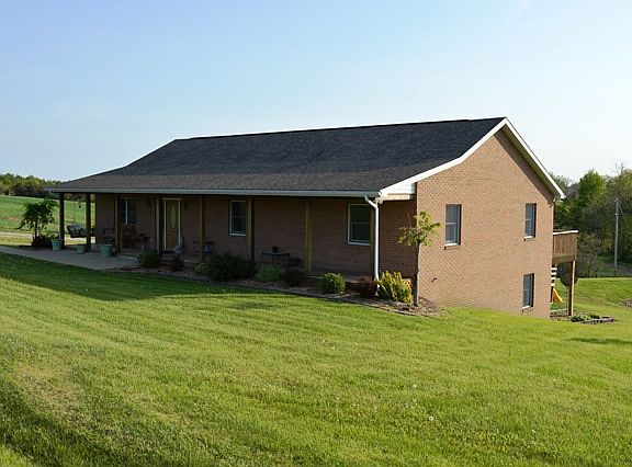 3rd image of 686 Morris Dr