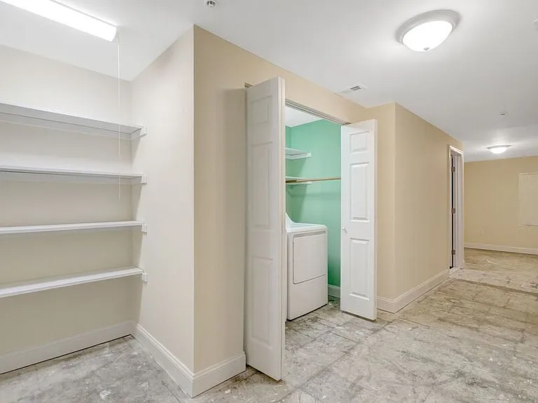 1121 Varney St SE — Photo 24