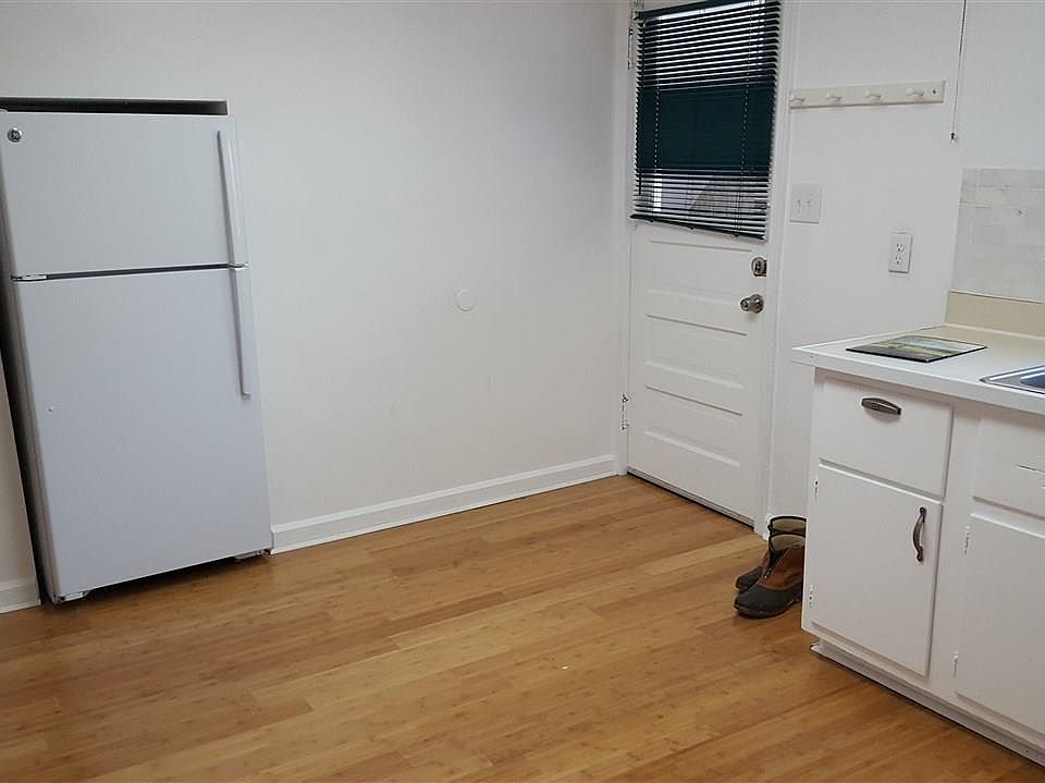 1st image of 25 Warmington St #2