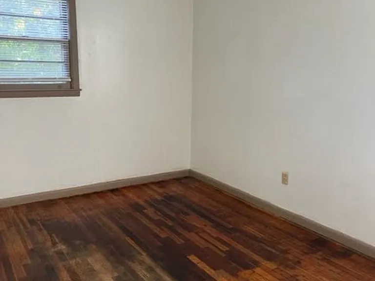 334 Williams St — Photo 9