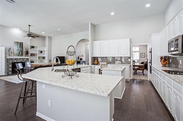 1st image of 729 Forest Bend Dr