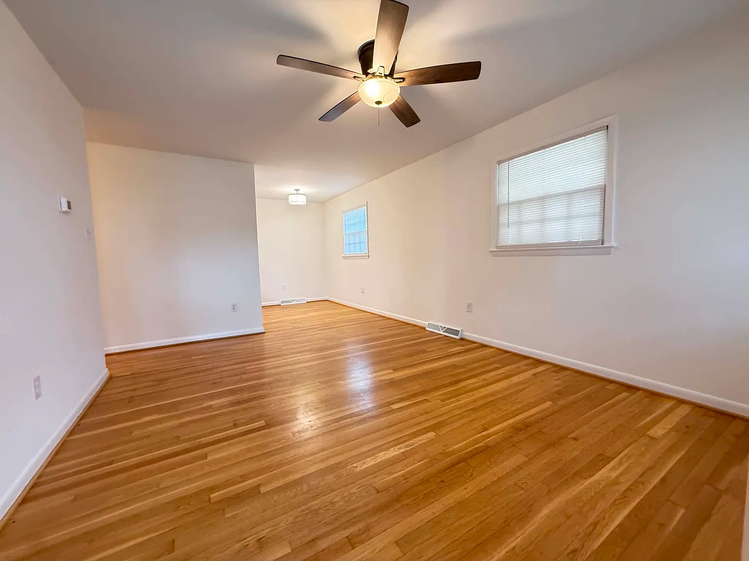 3 bed, 963 sqft, $2,100 — Photo 2