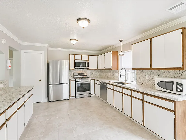 1623 Stonehaven Village Cir — Photo 8