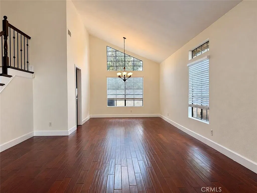 5 bed, 2610 sqft, $4,250 — Photo 2