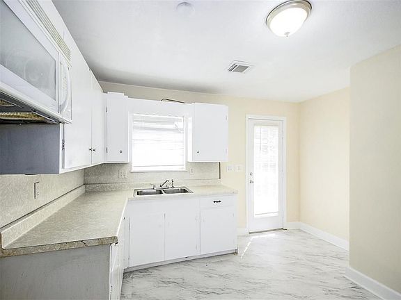 5th image of 1521 Sheffield Blvd