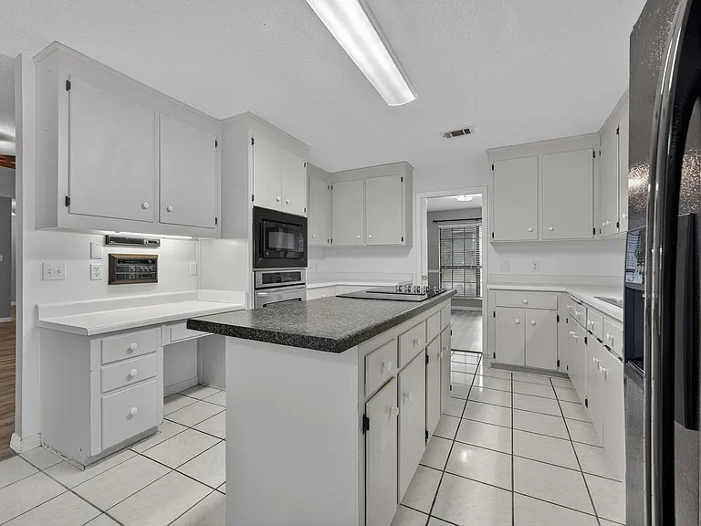 3 Neptune Dr — Photo 12