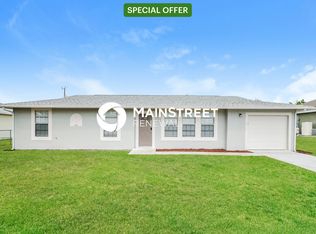 1911 NE 17th Pl, Cape Coral, FL 33909