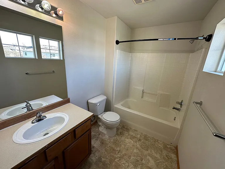 2263 Bobs Hollow Ln — Photo 10