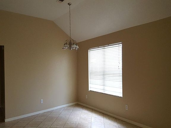 5th image of 1818 Live Oak Hill St