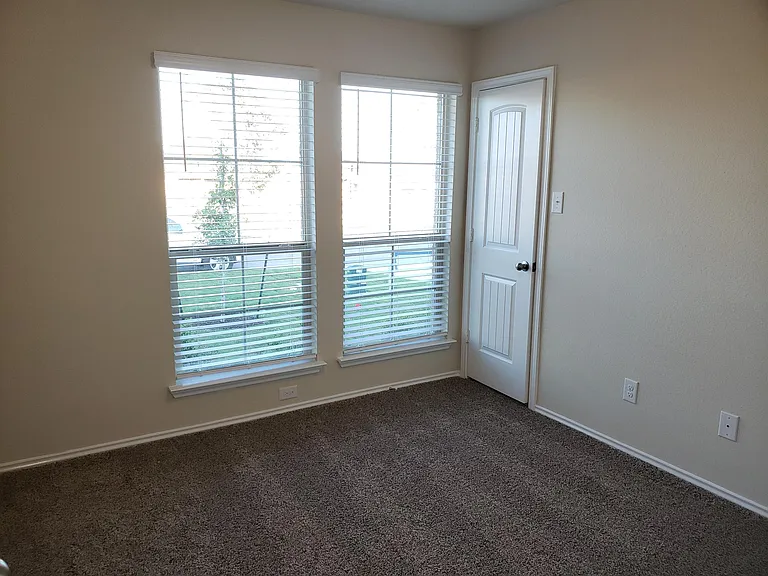 5550 Perdita Dr — Photo 3