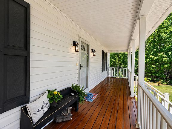 3rd image of 1301 Hummingbird Ln