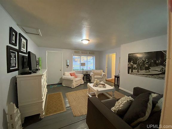 5th image of 21706 E Carlson St
