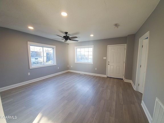 2nd image of 3944 Porter Ave
