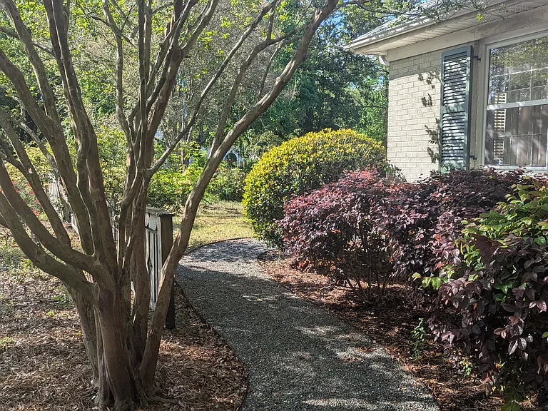 1221 Country Club Rd — Photo 3