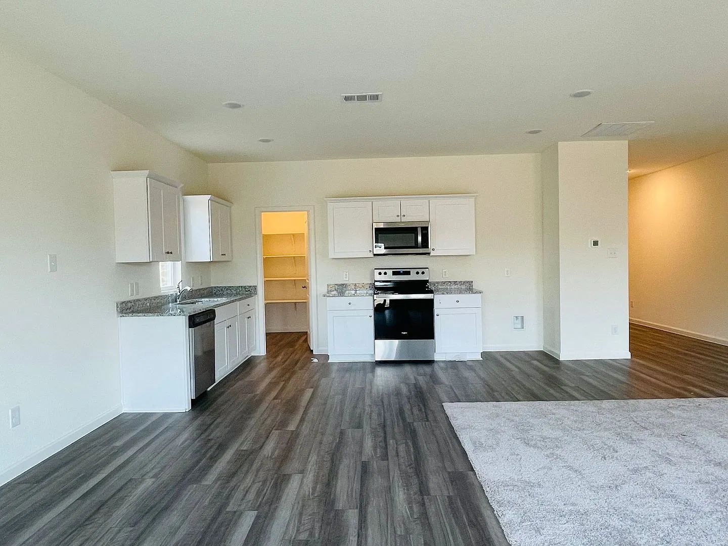 The Brand new home, Never rented. Latest Energy Efficient and Upgrades. Beautifull 3 Bedroom 2 fu... — Photo 4
