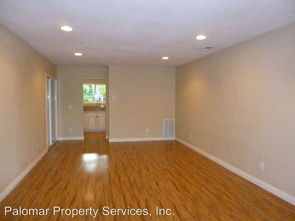 3rd image of 4565 Westridge Dr