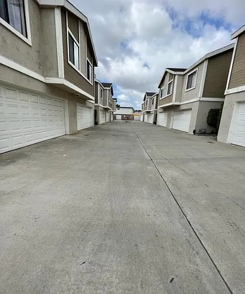 7893 Cerritos Ave — Photo 20