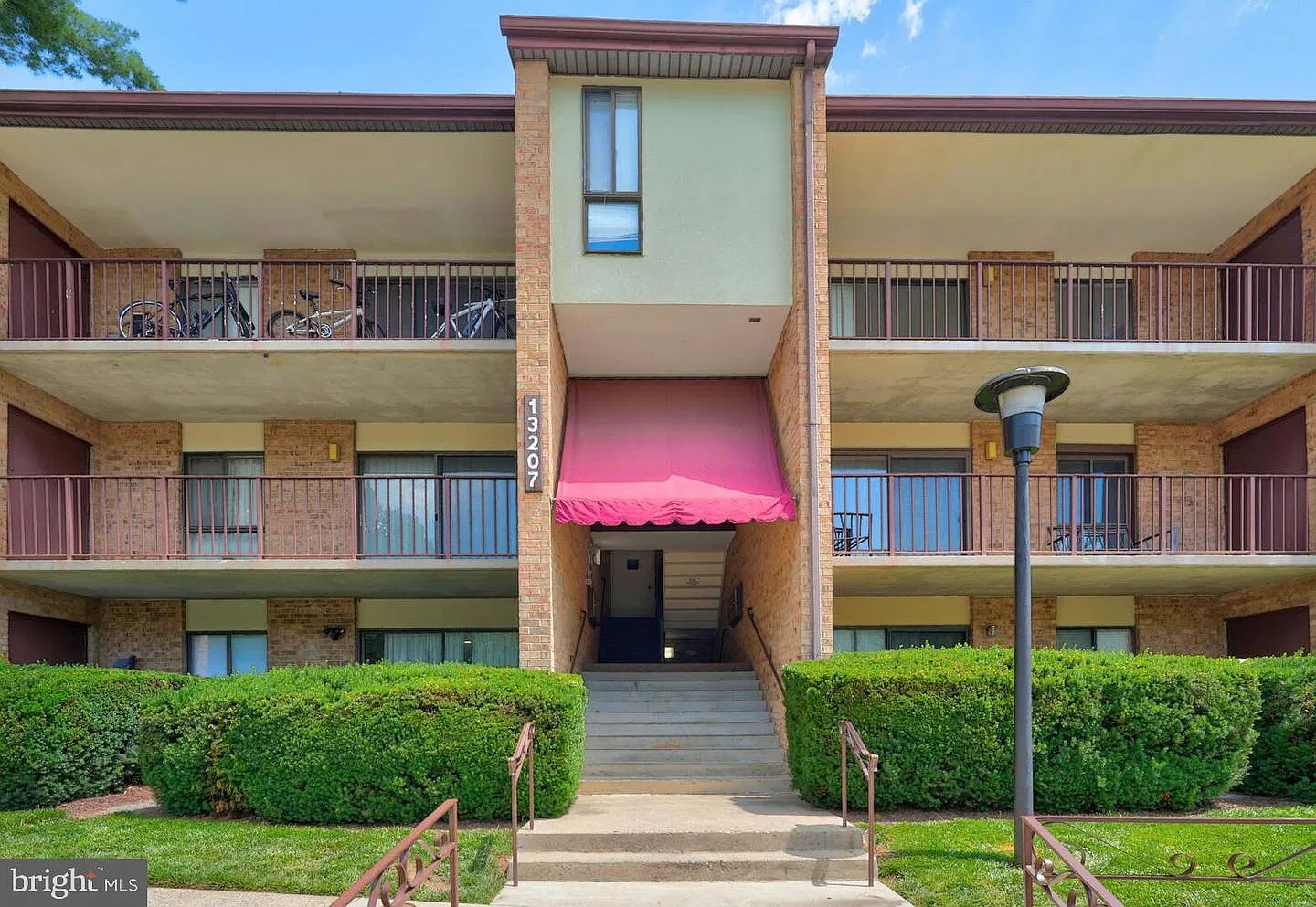 2 bed, 1218 sqft, $2,350 — Photo 1