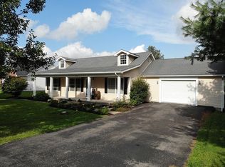 356 Country Dr, Hustonville, KY 40437