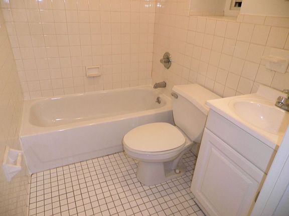 5th image of 517 W 48th St APT 1FW