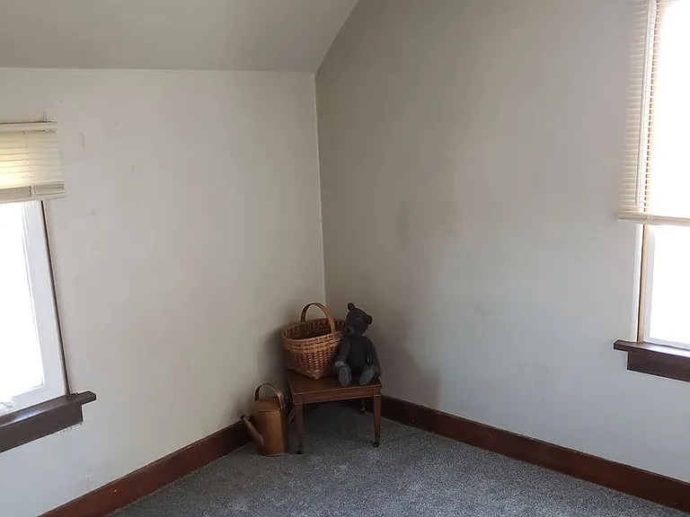935 NE Maple St — Photo 14