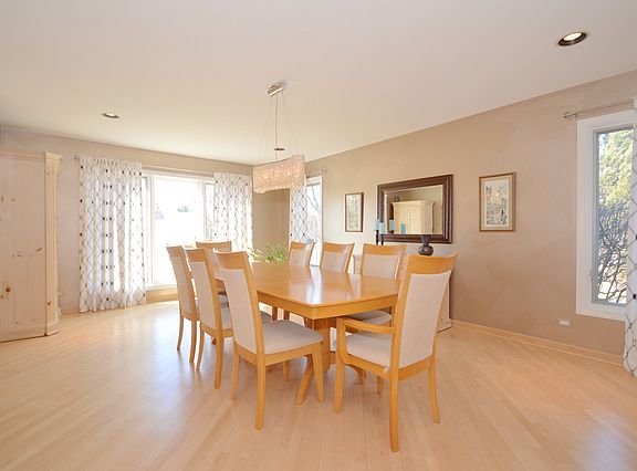 4th image of 1205 Hidden Lake Dr