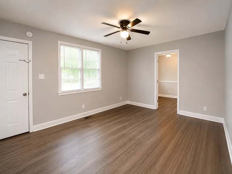 1502 Woodmere Dr — Photo 4