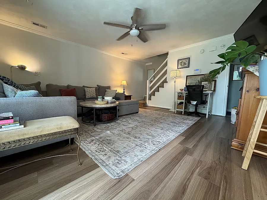 2 bed, 1.5 bath, 1040 sqft, $2,700 — Photo 2