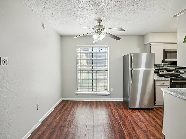 8-web-or-mls-James Ave-008