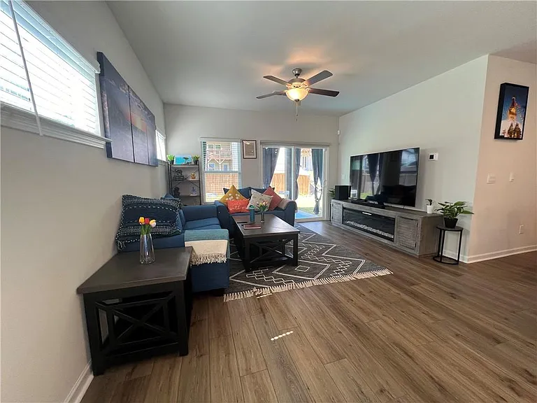 242 Wells Cir — Photo 7
